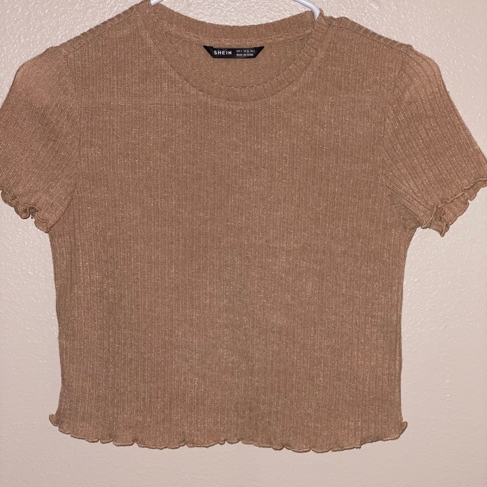 cute crop top🤎